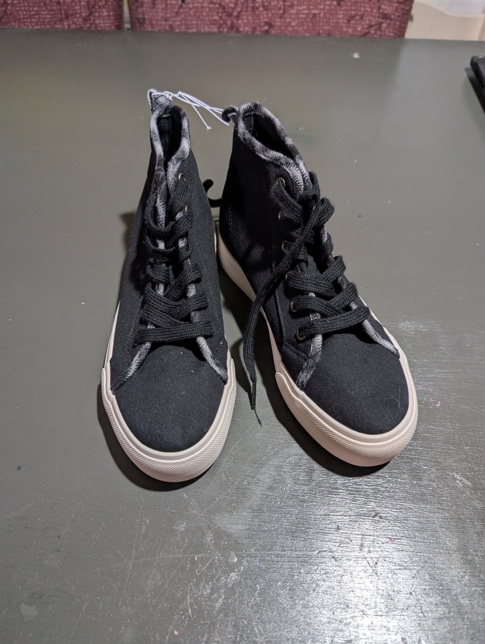 Old Navy High top Sneakers NWT Size 5Y